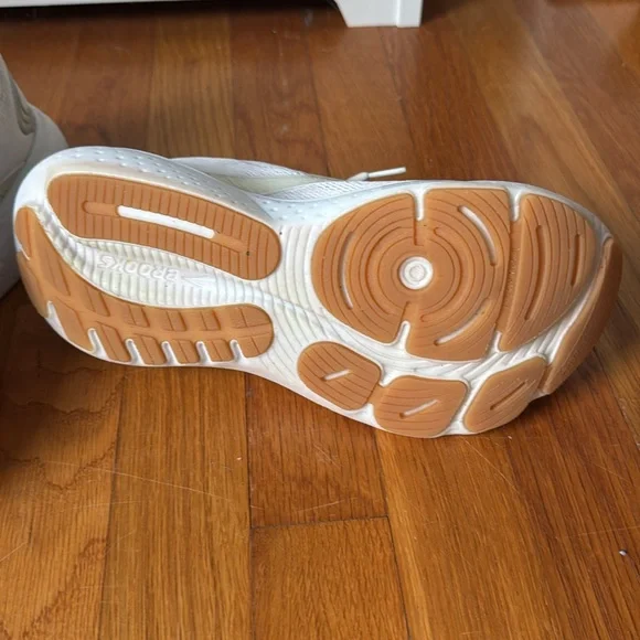 Women’s brooks glycerin 21 white and tan - Picture 4 of 4